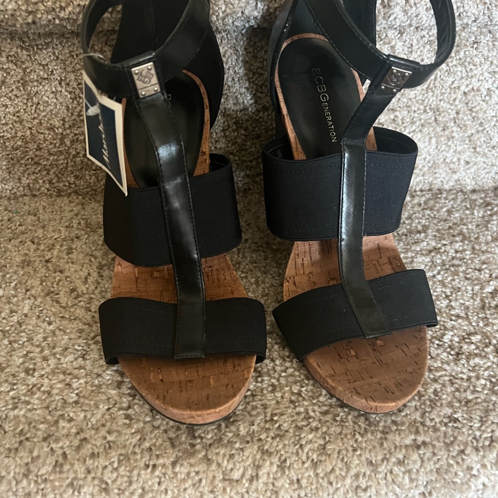 BCBG Wedge sandal Women’s Size 9-New